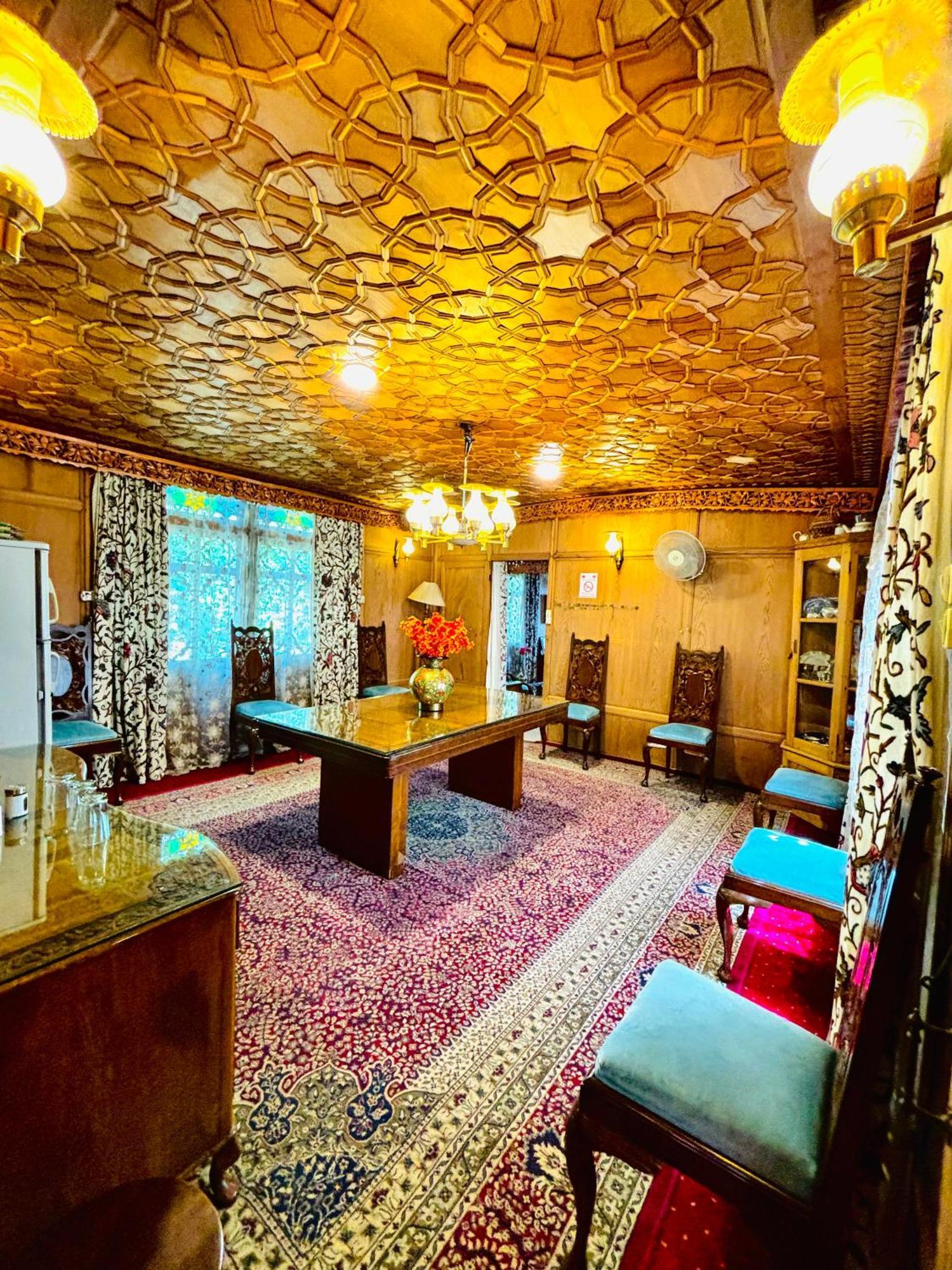 The Badyari Palace Houseboats Srīnagar Exteriör bild