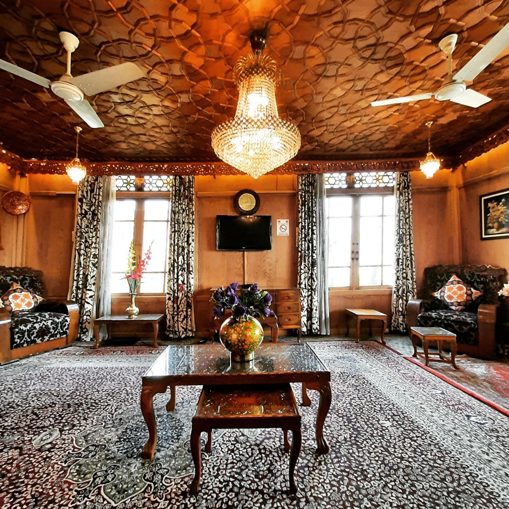 The Badyari Palace Houseboats Srīnagar Exteriör bild