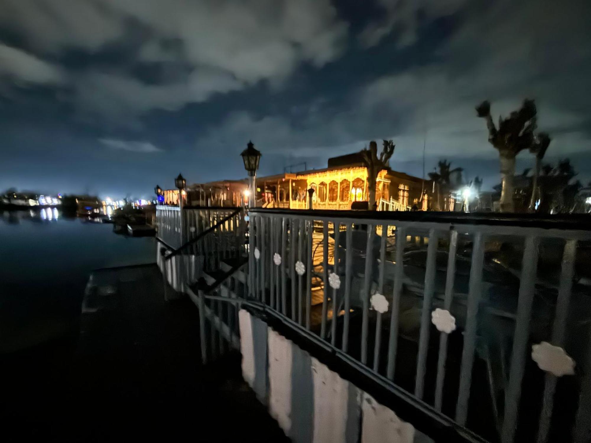 The Badyari Palace Houseboats Srīnagar Exteriör bild