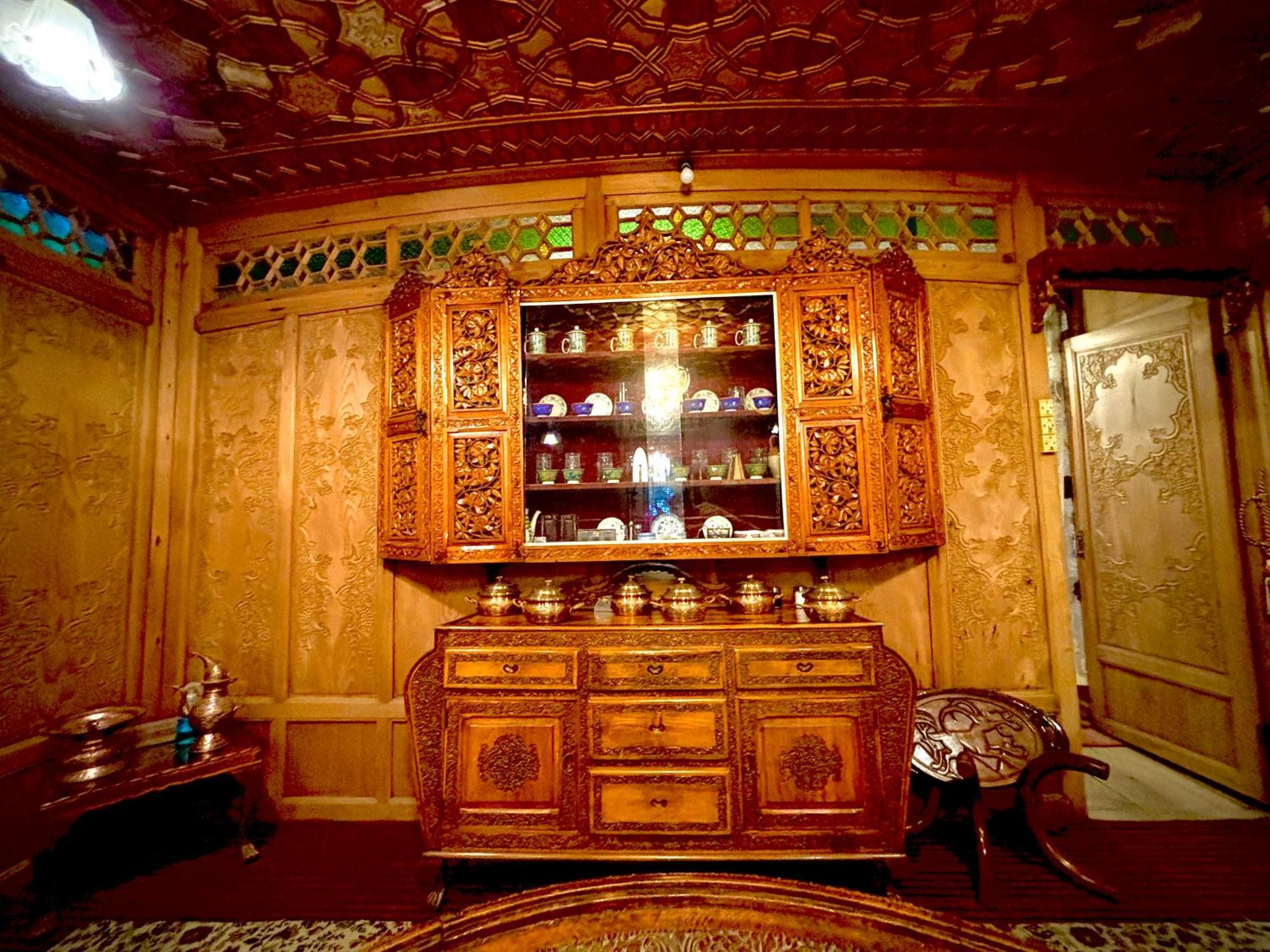 The Badyari Palace Houseboats Srīnagar Exteriör bild