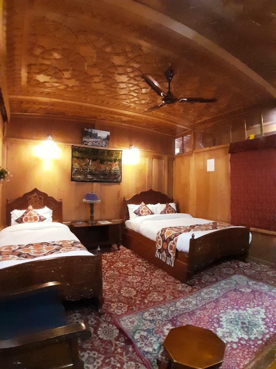 The Badyari Palace Houseboats Srīnagar Exteriör bild