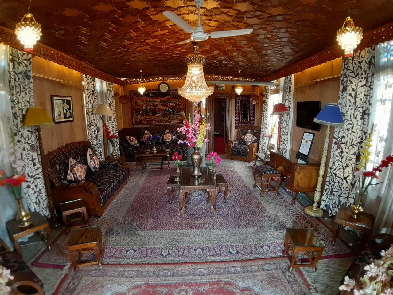 The Badyari Palace Houseboats Srīnagar Exteriör bild