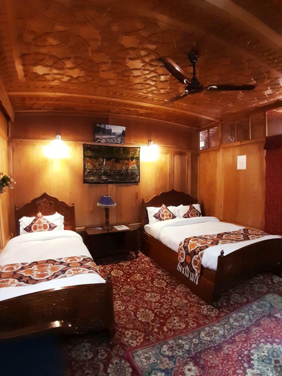 The Badyari Palace Houseboats Srīnagar Exteriör bild